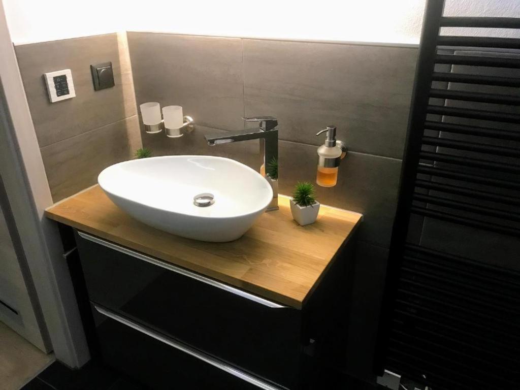 Salzhausblick Business Apartments - Zentrale Lage Am Salzhaus - Mwst-Rechnung Verfuegbar Zittau Eksteriør bilde